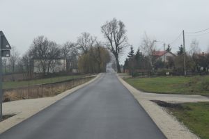 Kilka fragmentów zmodrenizowanych dróg na terenie gminy Dobrzyn nad Wisłą