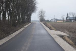 Kilka fragmentów zmodrenizowanych dróg na terenie gminy Dobrzyn nad Wisłą