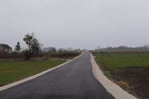 Kilka fragmentów zmodrenizowanych dróg na terenie gminy Dobrzyn nad Wisłą