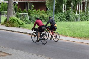 Zawodnicy podczas rowerowego ultramaratonu Wisłą 1200